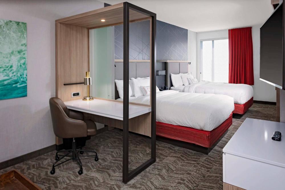 Queen Suite with Trundle Bed interior